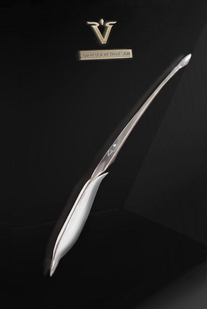 AUTORE: GIANLUCA VIETRI PESO: Totale Grammi 14 circa MATERIALI: Metallo Argento 925 Finitura Platino Diamante 0,01 carati , bianco extra alta purezza Certificato di Garanzia e Autenticità ESEMPLARI: ANNO: 2024 PREZZO AL PUBBLICO: EURO 15.000 CODICE AGH: N 1066/080526